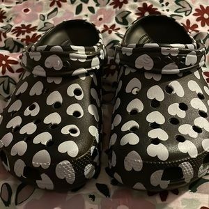 Gently worn crocs womens 9, men’s 7